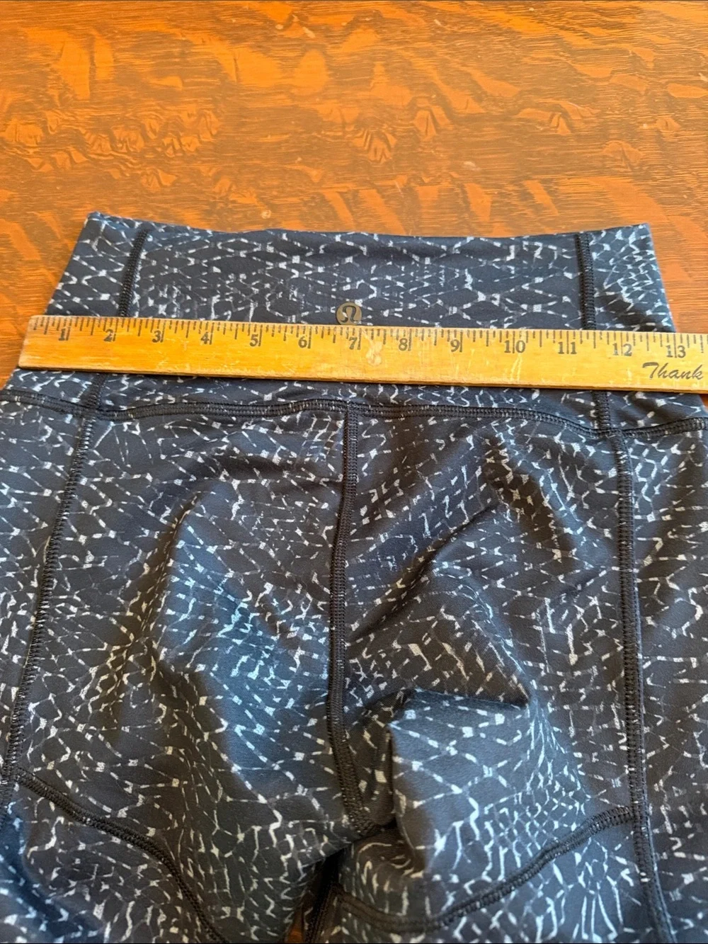 Lululemon women’s cropped leggings